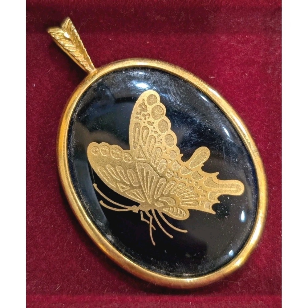 VINTAGE DANBURY MINT METAL AND PORCELAIN BUTTERFLY PENDANT